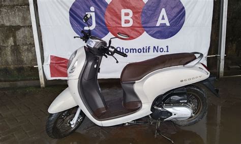 Lelang Motor Honda Scoopy Putih Makassar