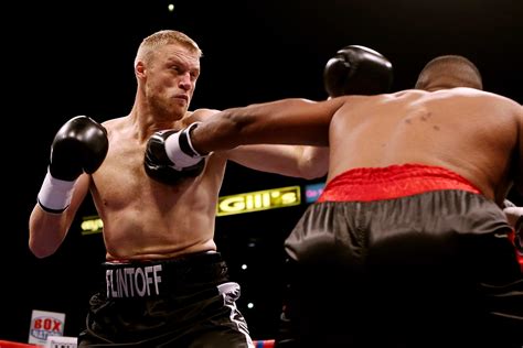 Andrew Flintoff Boxing Video: How Did the English Cricketer Perform With the Boxing Gloves on?