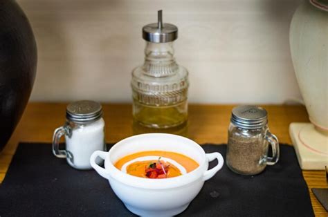 Premium Photo Restaurant Food Plates