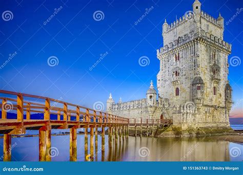 Torre Antica Di Belem Sul Tago A Lisbona Allora Blu Nel Portogallo