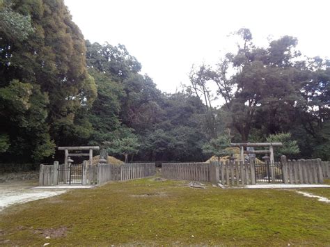 TOMB OF PRINCE MORIOSA, TOMB OF IMPERIAL PRINCESS SUMIKO, TOMB OF ...