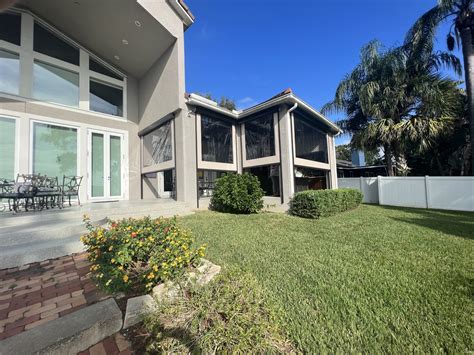 Retractable Vinyl Walls | Phantom Screens of Central Florida