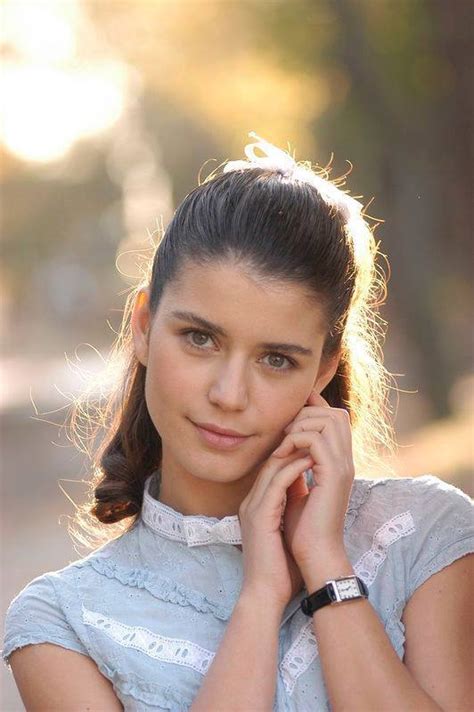 Beren Saat Picture