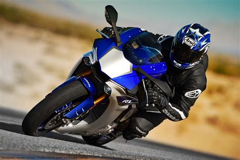 2015 Yamaha Yzf R1 Game On Asphalt And Rubber