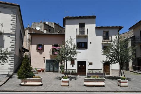 Premium Photo The Town Square Of Campo Di Giove A Village In Abruzzo