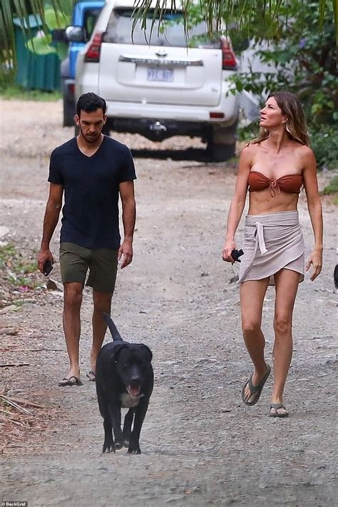 Smiling Supermodel Gisele Bundchen Enjoys A Stroll In Costa Rica With