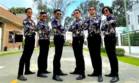 Al fondo hay sitio Grupo 7 se lanza como agrupación de cumbia en la