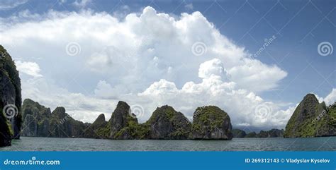 Beautiful Sea Gulf Ha Long Bay Surrounded High Mountains Stock Image