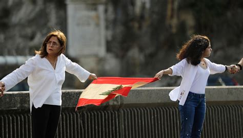 Lebanon Protesters Start Forming Nationwide Human Chain