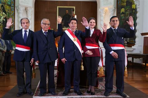 Castillo Tomó Juramento A 3 Nuevos Ministros De Estado Diario Ep Perú