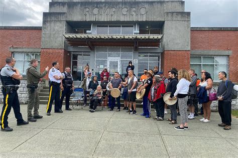 First Nations Members Mark Rcmps Th Anniversary With Words Of