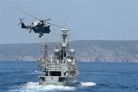 Marinha conclui o exercício naval e anfíbio ao largo da costa