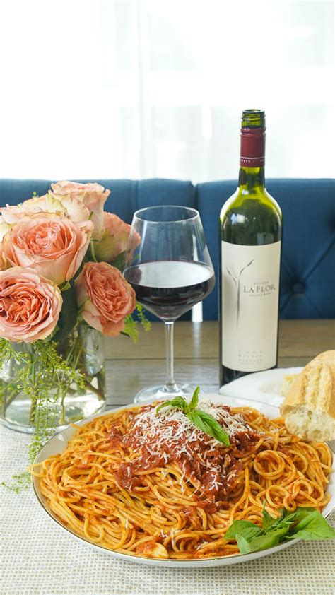 What Kind Of Wine Goes With Pasta And Red Sauce Couple In The Kitchen