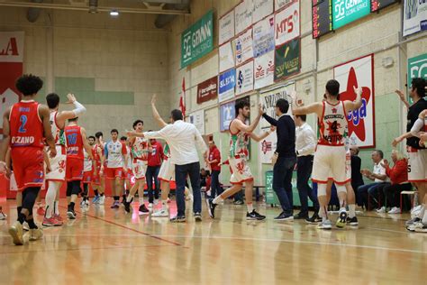 Gemini Schiacciasassi Ozzano Dura Solo Un Quarto Basket Mestre