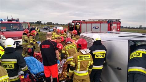 Groźny wypadek busa na autostradzie A2 w Łódzkiem 4 osoby ranne w tym