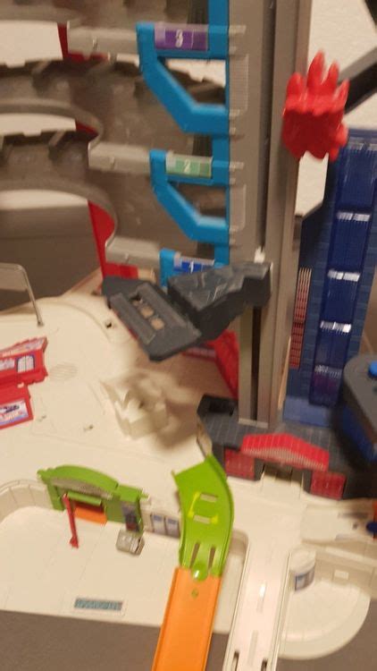 Hot Wheels Mega City HAI Park mit viel Zubehör Neuwertig Neu gemäss Beschreibung in