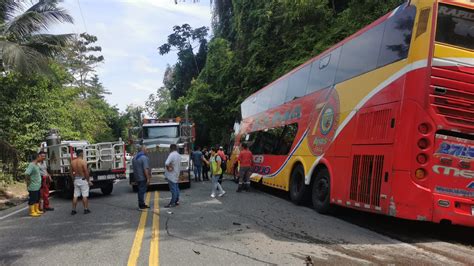 Un Bus Y Un Cami N Colisionaron En La Autopista Medell N Bogot Habr A