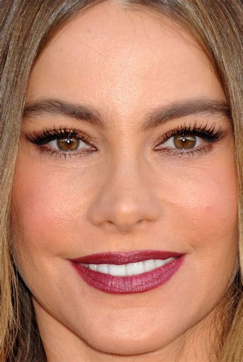 Close Up Of Sofia Vergara At The Acm Awards Beautyeditor