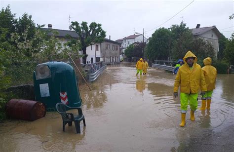 Lallerta Di Zattini Grande Esondazione Non Spostatevi Incolumit A