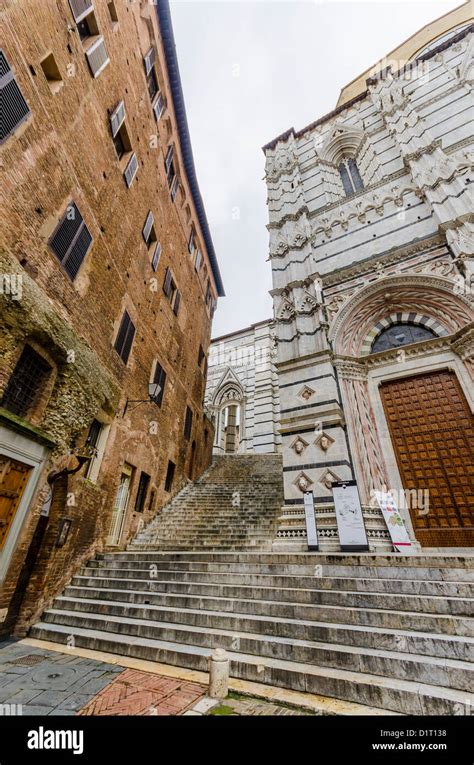 Piazza Del Duomo Di Siena Stock Photo Alamy