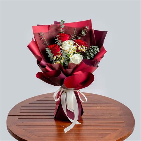 White Red Romance Rose Bouquet | Prince Flower Shop