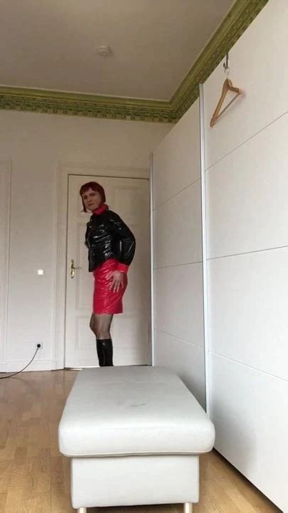 Tranny In Rot Schwazen Lack Outfita Spritzt Mit Anal Toy Shemale Porn XHamster