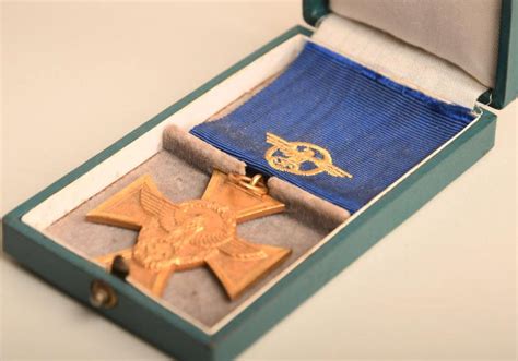 Regimentals German Wwii Police Year Long Service Medal In Gilt