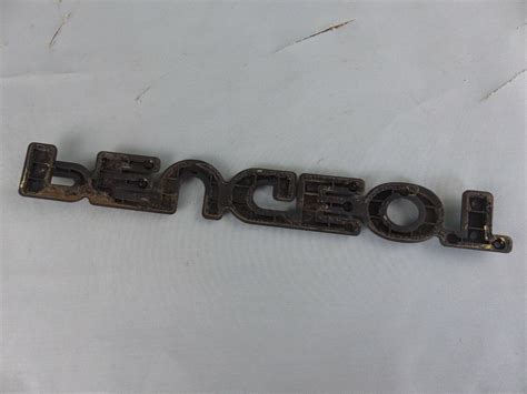 PEUGEOT ancien logo insigne emblème sigle monogramme hayon coffre en