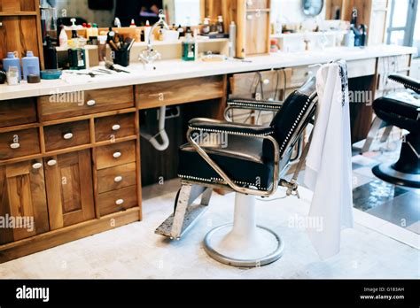 Vintage barber shop interior Stock Photo - Alamy