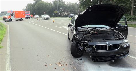 Langenfeld Zwei Leicht Verletzte Und Stau Nach Unfall In Langenfeld