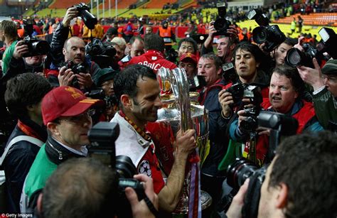 Amazing Ryan Giggs photos as Manchester United star announces ...