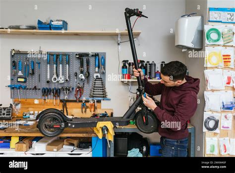 Mechanic Repairing Scooter Hi Res Stock Photography And Images Alamy