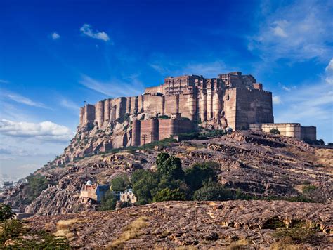 Top 7 Historical Famous And Beautiful Forts In India