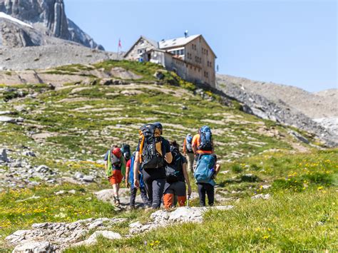 CAS Moléson Zustieg zur Wildhornhütte im Sommer