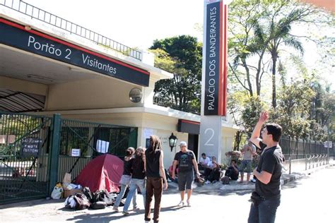 Ap S Protesto Manifestantes Acampam Em Frente Sede Do Governo De Sp