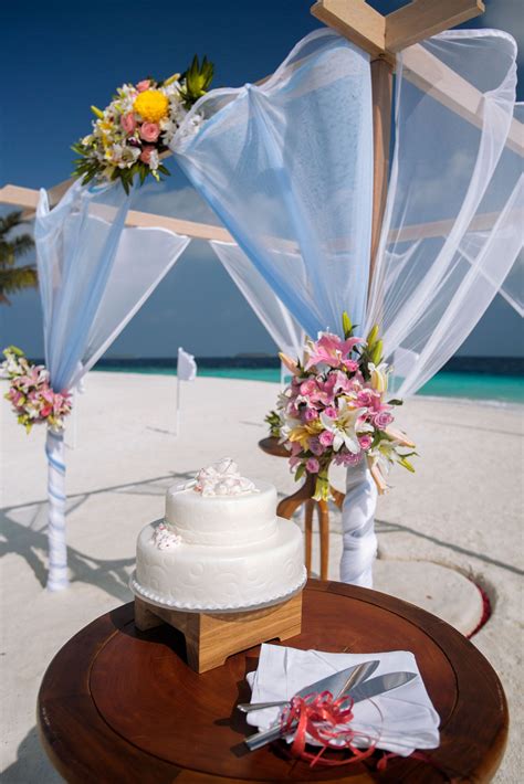 Beach wedding in the Maldives! #Wedding #Maldives #Beachwedding | Wedding decorations, Wedding ...