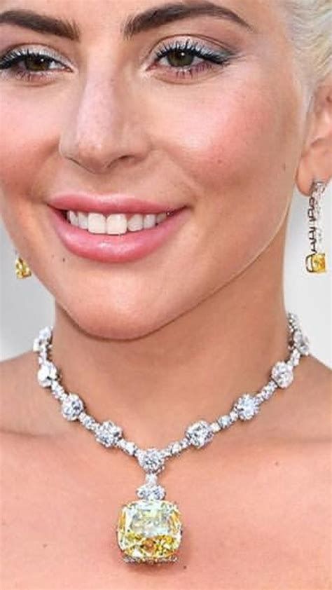 Lady Gaga At The 2019 Oscars Wearing A Tiffany Yellow Diamond Necklace And Earrings Beautiful