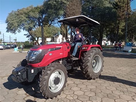 Prefeito Luiz Armando Taffarel Adquire Mais Um Trator Para Frota De