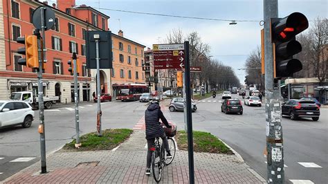 Bologna Bicipolitana al via la nuova segnaletica in città e sulle