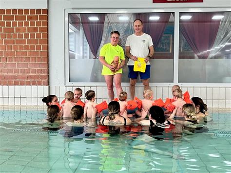 Stadt Immenhausen Babyschwimmen Im Hallen Und Freibad Immenhausen