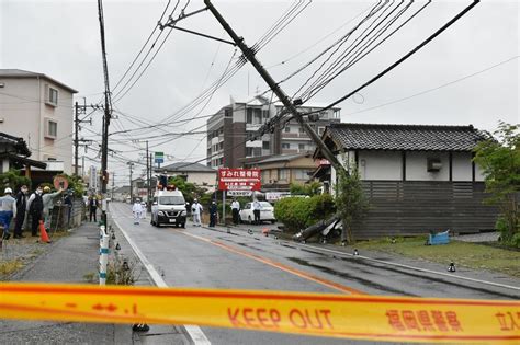 路線バス、道路脇の電柱に衝突 乗客ら12人が病院搬送 北九州 [写真特集1 4] 毎日新聞