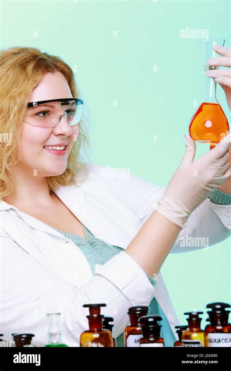 Chemiker Frau oder ein Mädchen Student oder weiblich Labor Assistentin