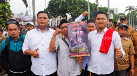 Jebol Pagar Dpr Aksi Demo Kepala Desa Berlangsung Ricuh