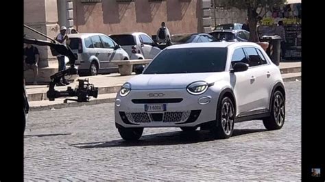 Nuova Fiat 600 foto spia degli interni Come è dentro il nuovo suv