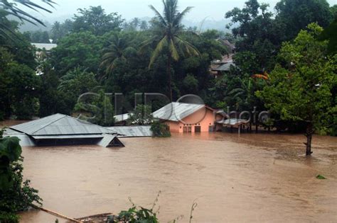 Foto Banjir Bandang Landa Kota Bitung