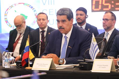 Maduro invita a la Celac y la ONU como observadores en las próximas