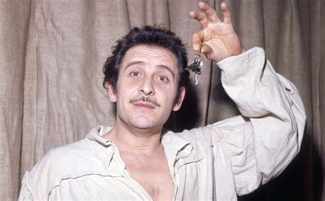 Domenico Modugno, l'italiano che incantò il mondo con "Nel Blu Dipinto