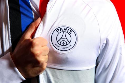 Foot Le Psg Lance Une Collection Spéciale Pour La Finale De La Ligue