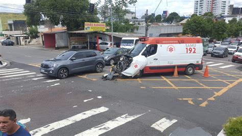 Ambul Ncia Do Samu E Carro Se Envolvem Em Acidente Na Pra A Em Manaus