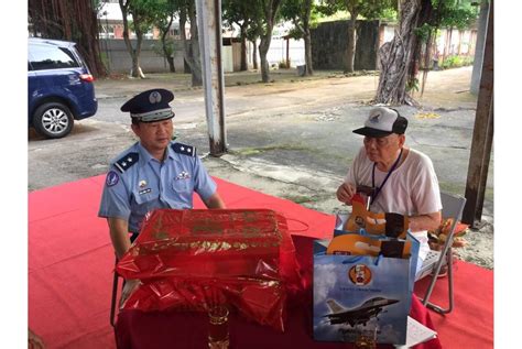 空軍慰問退員前輩 祝賀佳節愉快